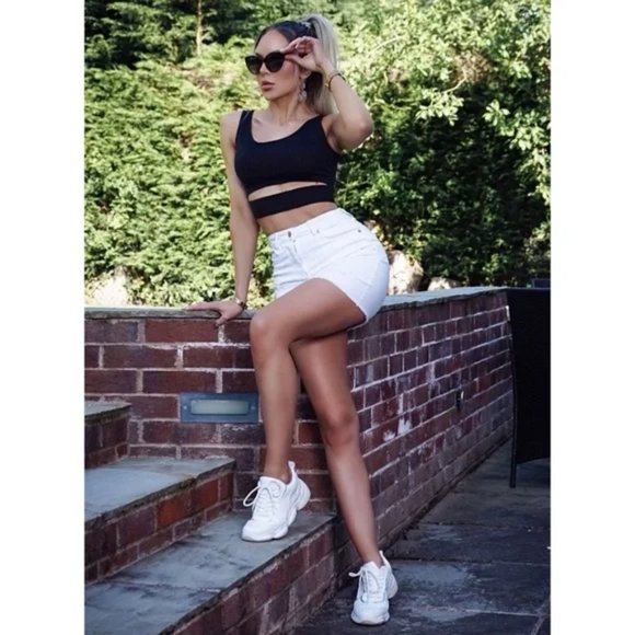 Black Sleeveless Cutout Crop Top - Picture 9 of 12